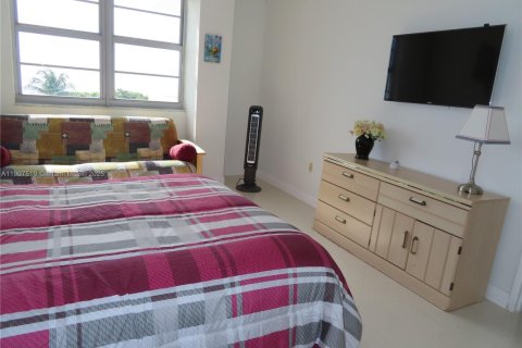 Condominio en alquiler en Miami Beach, Florida, 1 dormitorio, 76.55 m2 № 2012545 - foto 18