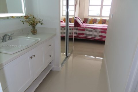 Condominio en alquiler en Miami Beach, Florida, 1 dormitorio, 76.55 m2 № 2012545 - foto 16