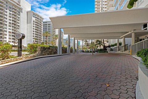 Condominio en alquiler en Miami Beach, Florida, 1 dormitorio, 76.55 m2 № 2012545 - foto 21