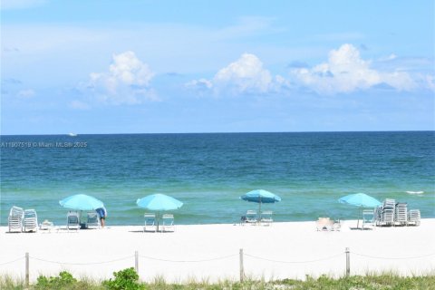 Condominio en alquiler en Miami Beach, Florida, 1 dormitorio, 76.55 m2 № 2012545 - foto 2