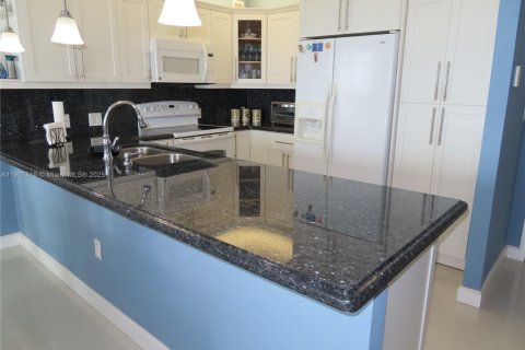 Condominio en alquiler en Miami Beach, Florida, 1 dormitorio, 76.55 m2 № 2012545 - foto 10