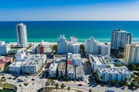 Condo in Miami Beach, Florida  № 1783726 - photo 1