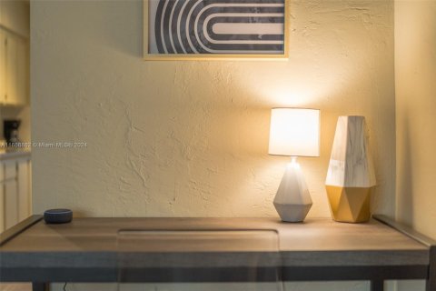 Condo in Miami Beach, Florida  № 1783726 - photo 11