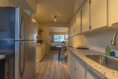 Condo in Miami Beach, Florida  № 1783726 - photo 16