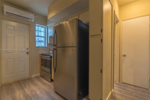 Condo in Miami Beach, Florida  № 1783726 - photo 13