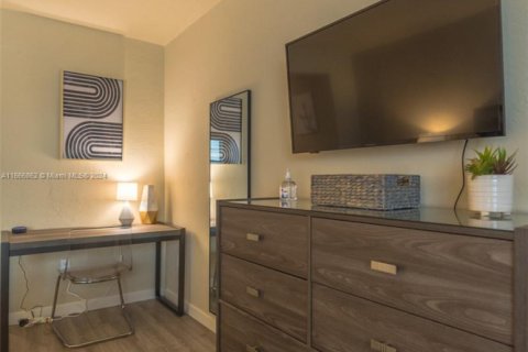 Condo in Miami Beach, Florida  № 1783726 - photo 10