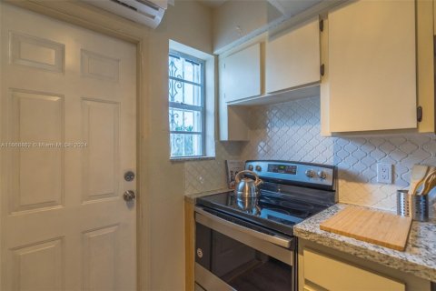 Condo in Miami Beach, Florida  № 1783726 - photo 14