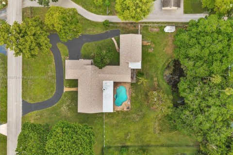 Купить виллу или дом в Дейви, Флорида 7 спален, 410.07м2, № 1977751 - фото 9