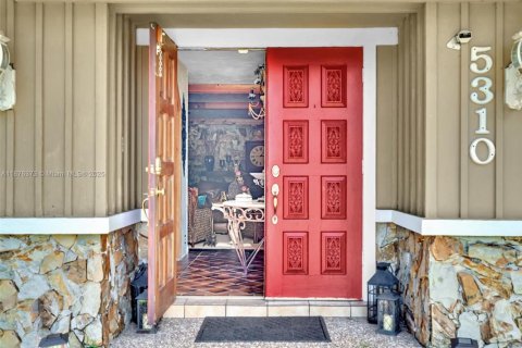 Купить виллу или дом в Дейви, Флорида 7 спален, 410.07м2, № 1977751 - фото 4