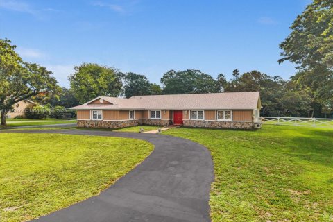 Купить виллу или дом в Дейви, Флорида 7 спален, 410.07м2, № 1977751 - фото 2