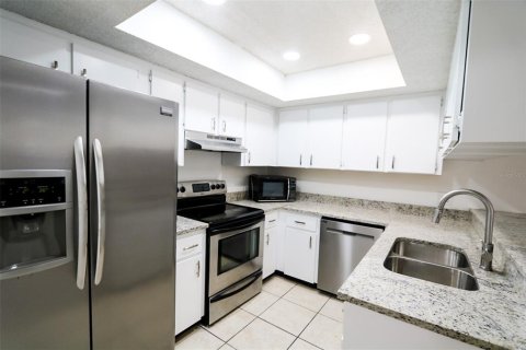 Appartement à louer à Brandon, Floride: 2 chambres, 92.9 m2 № 1886398 - photo 3