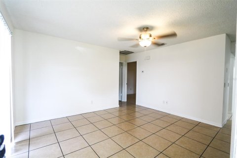 Appartement à louer à Brandon, Floride: 2 chambres, 92.9 m2 № 1886398 - photo 8