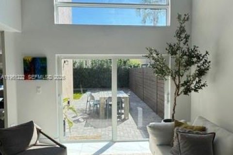 Casa en alquiler en Doral, Florida, 4 dormitorios, 200.11 m2 № 2022141 - foto 4