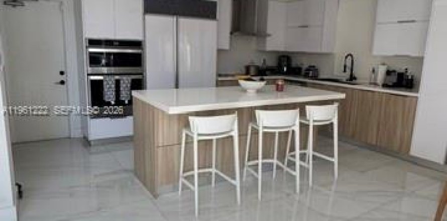 Casa en Doral, Florida 4 dormitorios, 200.11 m2 № 2022141