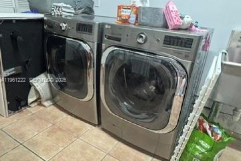 Casa en alquiler en Doral, Florida, 4 dormitorios, 200.11 m2 № 2022141 - foto 10