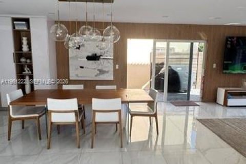 Casa en alquiler en Doral, Florida, 4 dormitorios, 200.11 m2 № 2022141 - foto 5