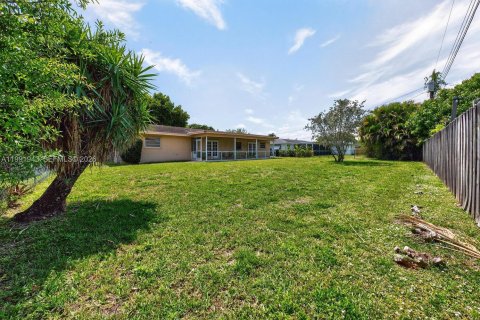 House in Plantation, Florida 4 bedrooms, 169.92 sq.m. № 2062505 - photo 24