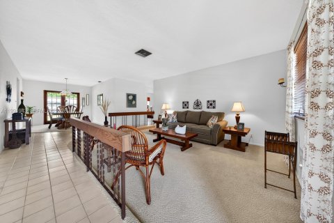 House in Plantation, Florida 4 bedrooms, 169.92 sq.m. № 2062505 - photo 9