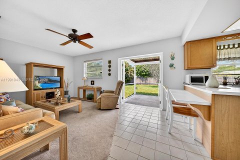 House in Plantation, Florida 4 bedrooms, 169.92 sq.m. № 2062505 - photo 5