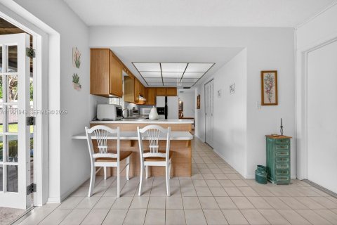 House in Plantation, Florida 4 bedrooms, 169.92 sq.m. № 2062505 - photo 15