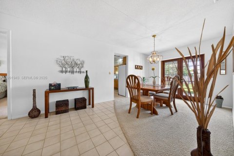 House in Plantation, Florida 4 bedrooms, 169.92 sq.m. № 2062505 - photo 11