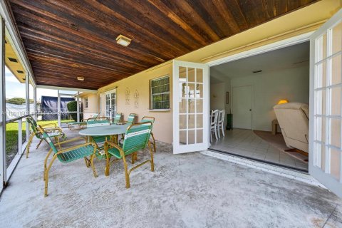 House in Plantation, Florida 4 bedrooms, 169.92 sq.m. № 2062505 - photo 3