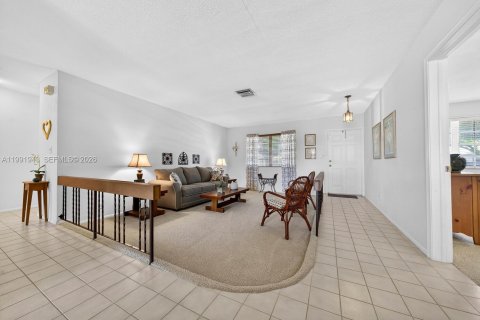 House in Plantation, Florida 4 bedrooms, 169.92 sq.m. № 2062505 - photo 7