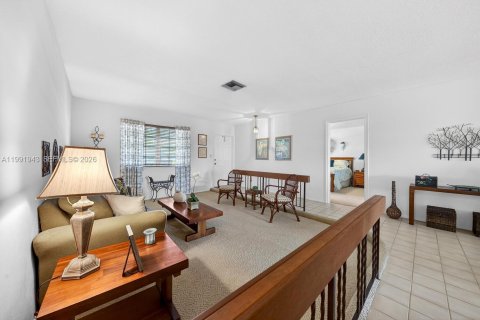 House in Plantation, Florida 4 bedrooms, 169.92 sq.m. № 2062505 - photo 12