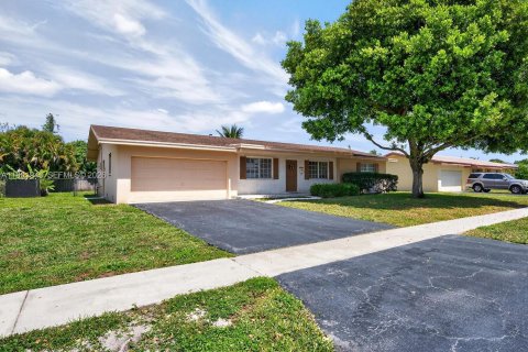 House in Plantation, Florida 4 bedrooms, 169.92 sq.m. № 2062505 - photo 30