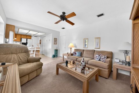 House in Plantation, Florida 4 bedrooms, 169.92 sq.m. № 2062505 - photo 6