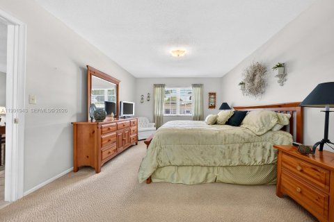 House in Plantation, Florida 4 bedrooms, 169.92 sq.m. № 2062505 - photo 16