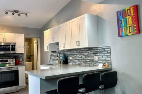 Снять в аренду виллу или дом в Форт-Лодердейл, Флорида 51.1м2, № 2048600 - фото 5