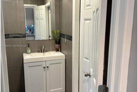 Снять в аренду виллу или дом в Форт-Лодердейл, Флорида 51.1м2, № 2048600 - фото 7