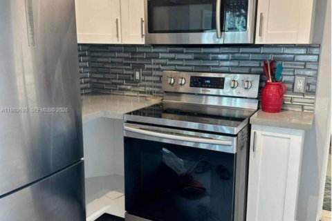 Снять в аренду виллу или дом в Форт-Лодердейл, Флорида 51.1м2, № 2048600 - фото 3