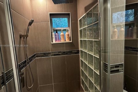 Снять в аренду виллу или дом в Форт-Лодердейл, Флорида 51.1м2, № 2048600 - фото 8