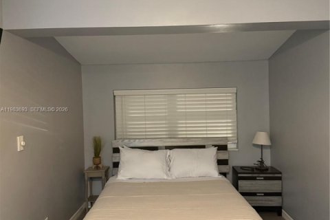 Снять в аренду виллу или дом в Форт-Лодердейл, Флорида 51.1м2, № 2048600 - фото 2