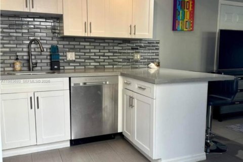 Снять в аренду виллу или дом в Форт-Лодердейл, Флорида 51.1м2, № 2048600 - фото 4