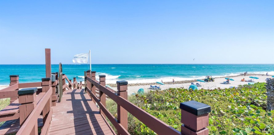 Condominio en Riviera Beach, Florida, 3 dormitorios  № 1068527