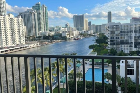 Copropriété à vendre à Hallandale Beach, Floride: 2 chambres, 132.85 m2 № 2430230 - photo 29