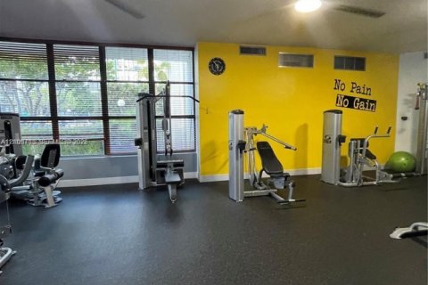 Copropriété à vendre à Hallandale Beach, Floride: 2 chambres, 132.85 m2 № 2430230 - photo 26