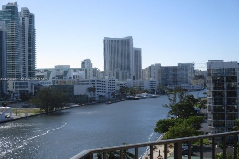 Copropriété à vendre à Hallandale Beach, Floride: 2 chambres, 132.85 m2 № 2430230 - photo 23