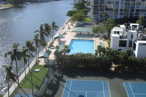 Copropriété à vendre à Hallandale Beach, Floride: 2 chambres, 132.85 m2 № 2430230 - photo 24