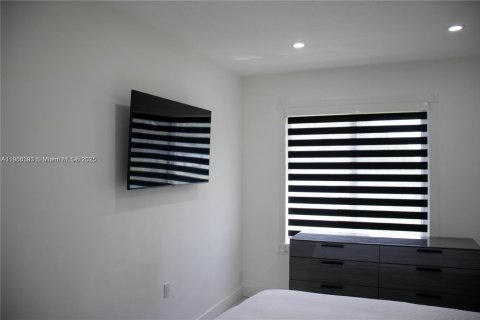 Villa ou maison à vendre à Miami, Floride: 3 chambres, 182.92 m2 № 2034145 - photo 30