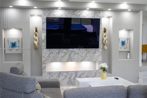 Villa ou maison à vendre à Miami, Floride: 3 chambres, 182.92 m2 № 2034145 - photo 14