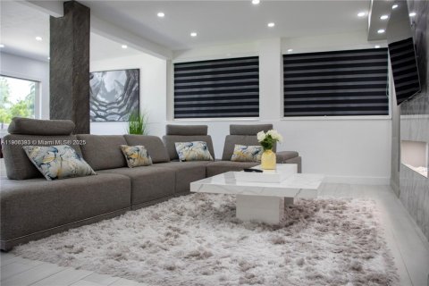 Villa ou maison à vendre à Miami, Floride: 3 chambres, 182.92 m2 № 2034145 - photo 5