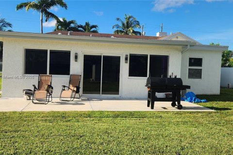 Villa ou maison à vendre à Miami, Floride: 3 chambres, 182.92 m2 № 2034145 - photo 6