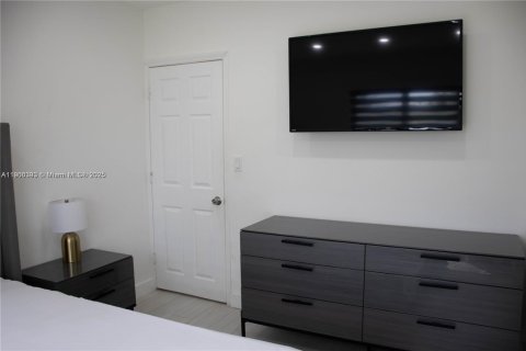 Villa ou maison à vendre à Miami, Floride: 3 chambres, 182.92 m2 № 2034145 - photo 21