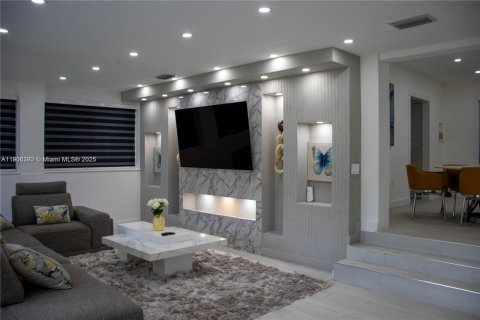 Villa ou maison à vendre à Miami, Floride: 3 chambres, 182.92 m2 № 2034145 - photo 15