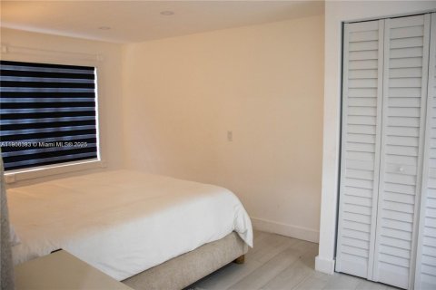 Villa ou maison à vendre à Miami, Floride: 3 chambres, 182.92 m2 № 2034145 - photo 23