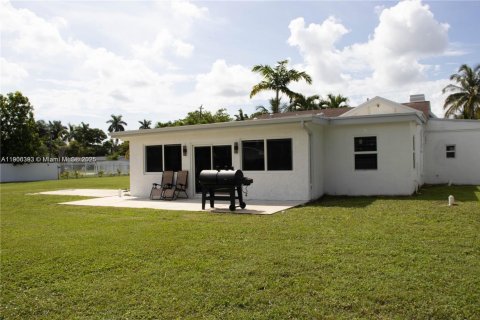 Villa ou maison à vendre à Miami, Floride: 3 chambres, 182.92 m2 № 2034145 - photo 11